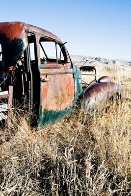 abandoned car rural Wyoming van Sascha Burkard