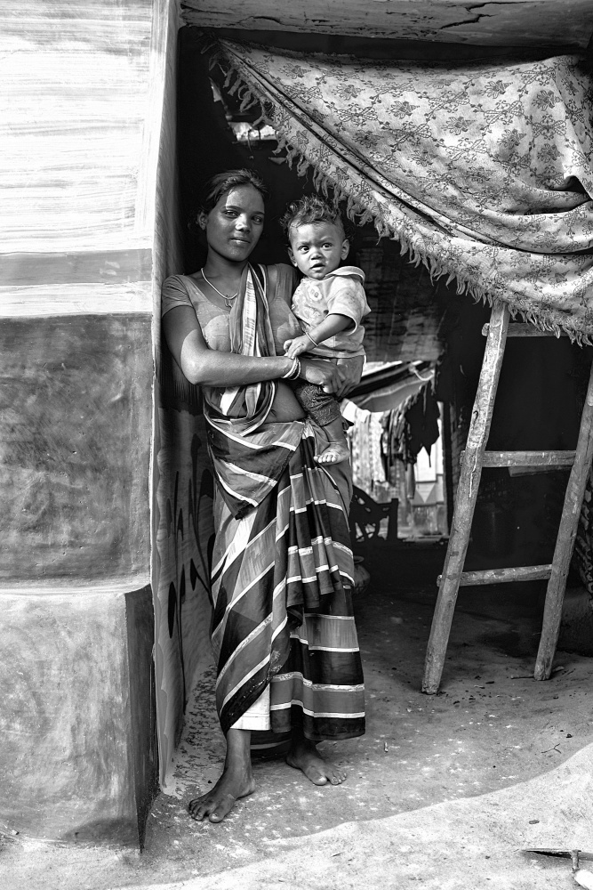 Mother with child van Shaibal Nandi