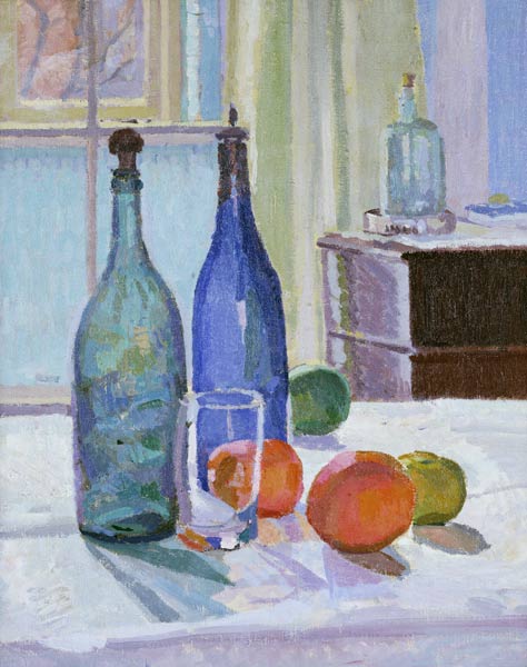 Stillleben mit blauen Flaschen und Orangen van Spencer Frederick Gore