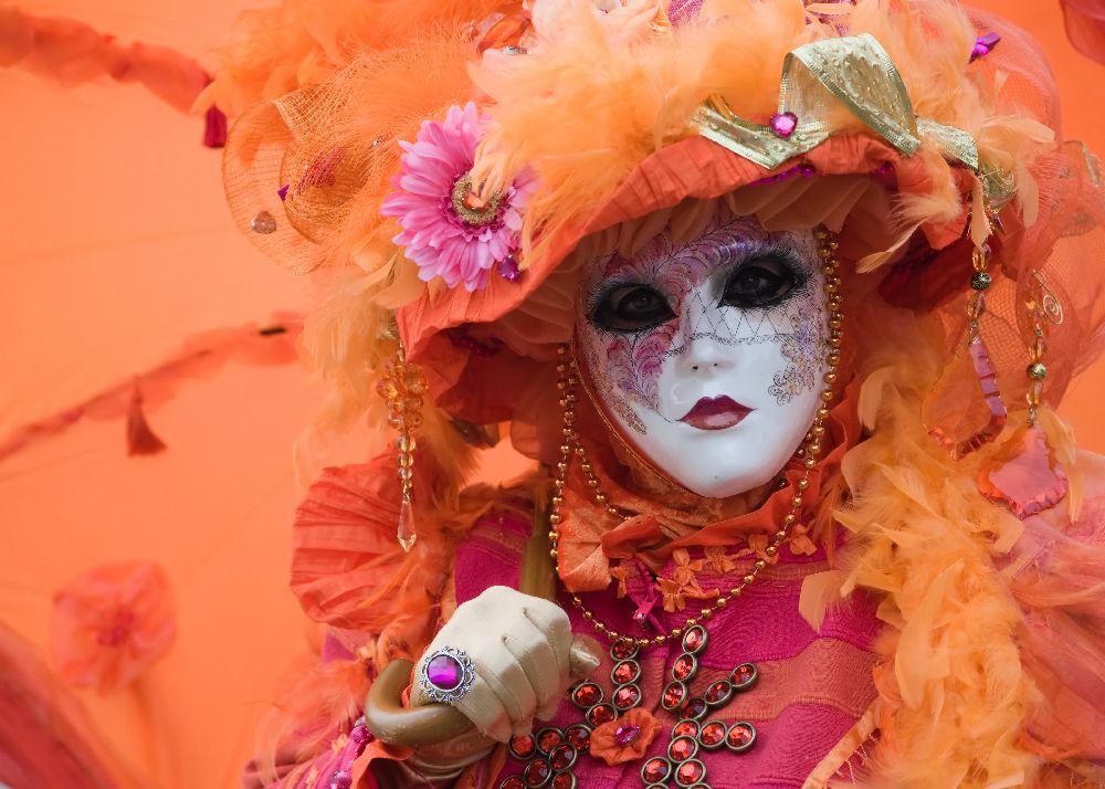 Carnival in Orange van Stefan Nielsen
