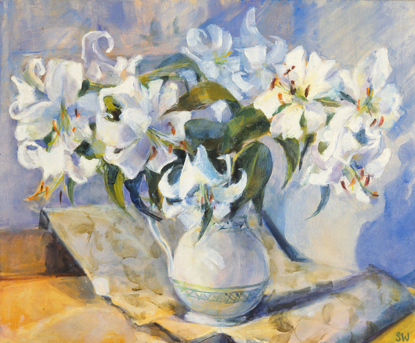 Lilies in white jug van Sue Wales