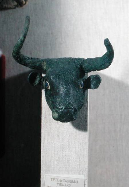 Head of a bull, with Royal  inscription, mount for a piece of furniture or for a harp, from Telloh ( van Sumerian