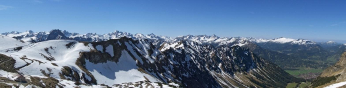 Der Alpenblick mit Oberstdorf van Sven Andreas