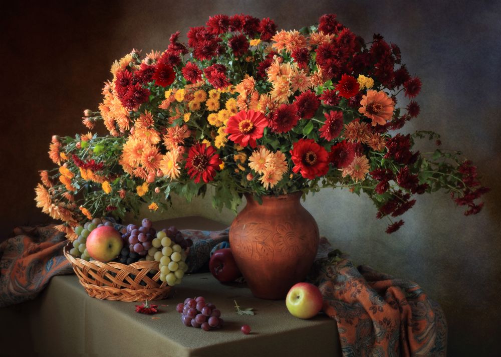 Still life with a bouquet of chrysanthemums and fruit van Tatyana Skorokhod (Татьяна