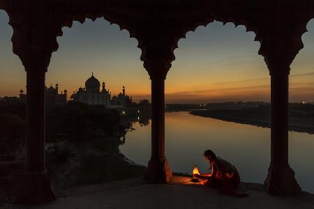 Illuminating the Taj