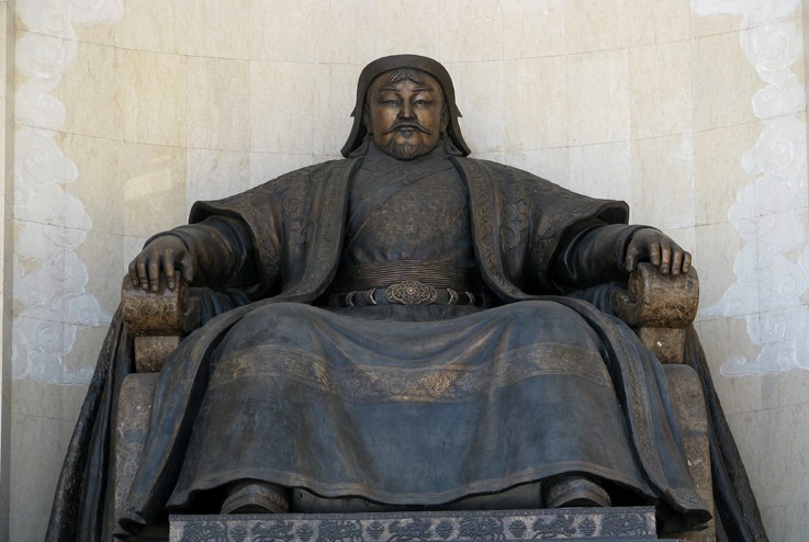 Seated statue of Chingis Khan at the Parliament Building in Ulan Bator van Unbekannter Künstler