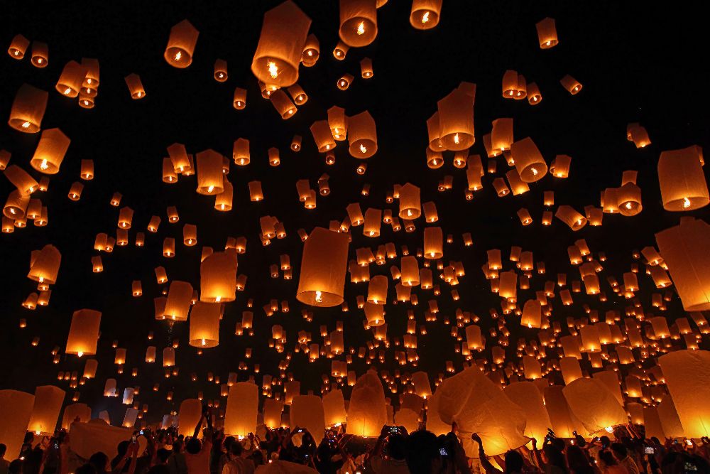 Floating Lanterns van Vichaya