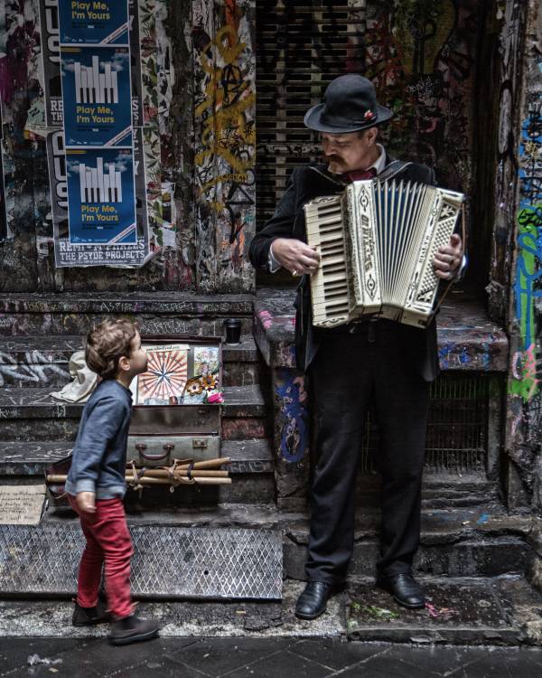The Busker And The Boy van Vince Russell