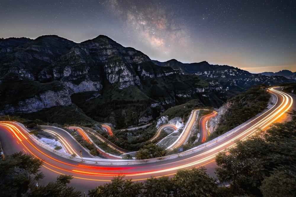Footwall mountain road under the starry sky van Yuan Cui