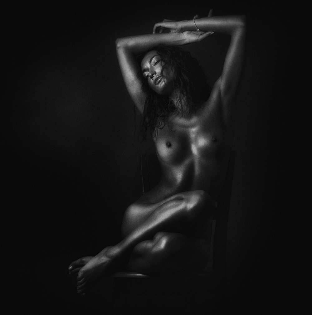 Nude in black van Zachar Rise